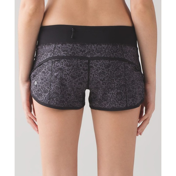 lululemon athletica Pants - Lululemon Speed Short 2.5 Flossy Dark Carbon Black Paisley Shorts Women's Size 6